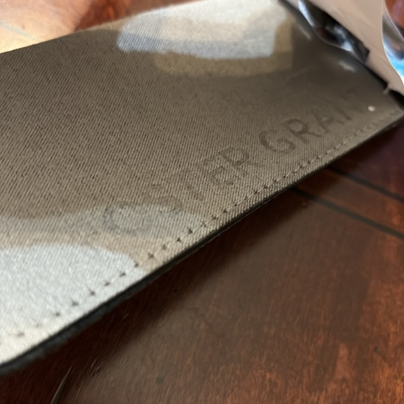 Foster Grant multifocus reading glasses and coordinating faux suede case. - Picture 8 of 8